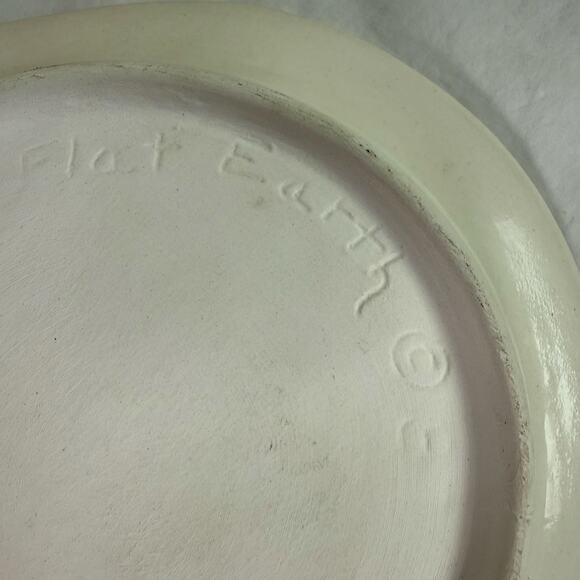 VTG 1987 Flat Earth Pottery Art Ceramic Serving Plate Laying White Cat Kitty 3D - Picture 4 of 5